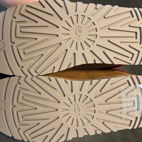 Ugg Tazz size 9 - Picture 2 of 4